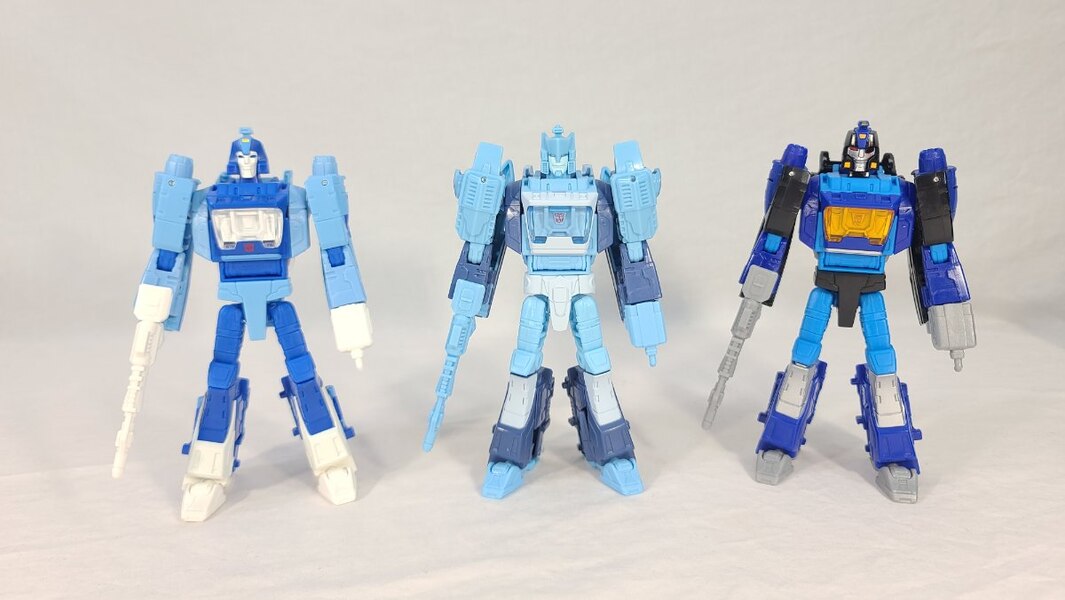 TF Collector Legacy Blurr Review Image  (6 of 9)